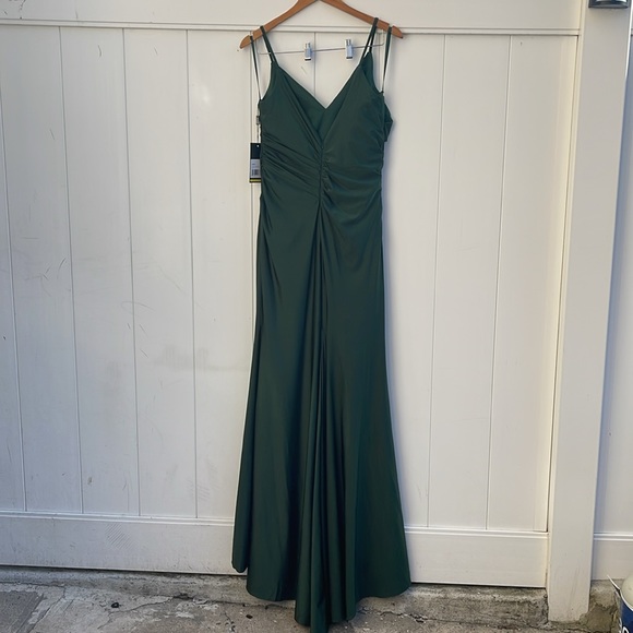 La Femme - Dark Emerald Jersey Prom Dress - Size 10 - Picture 8 of 16